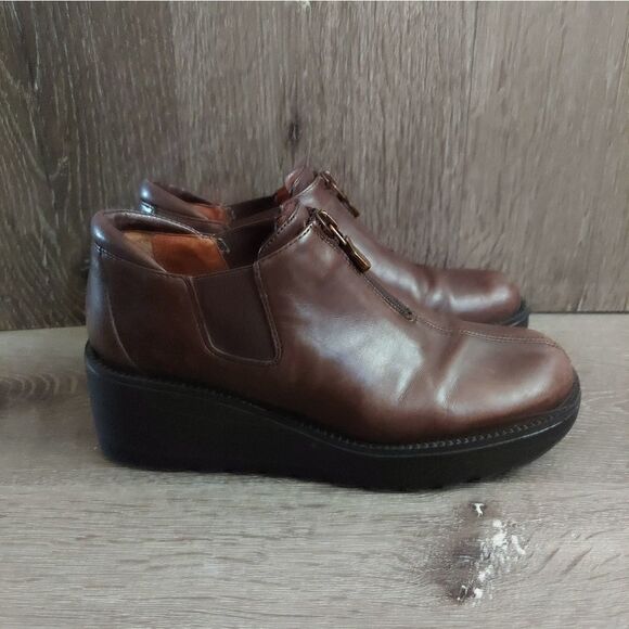 Donald J Pliner Brown Wedged Bootie Size 5M - Picture 1 of 10